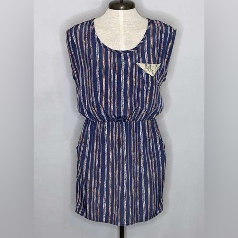 SOLEMIO Striped Sleeveless Lace Back Dress - Medium